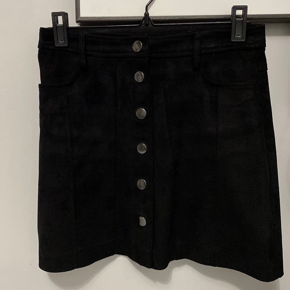 Zara mini skirt with clip-on buttons down the middle - Picture 1 of 3